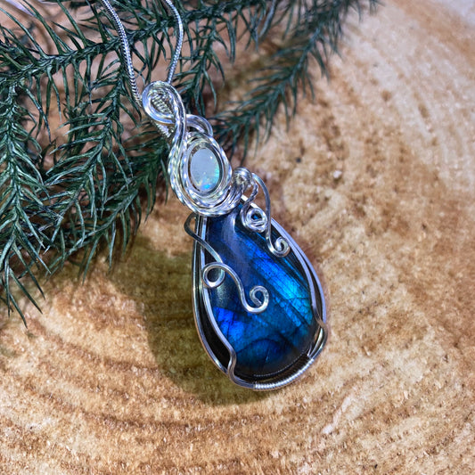 Blue flash Labradorite Rainbow Moonstone wrapped in 925 sterling silver on a 925 sterling silver chain